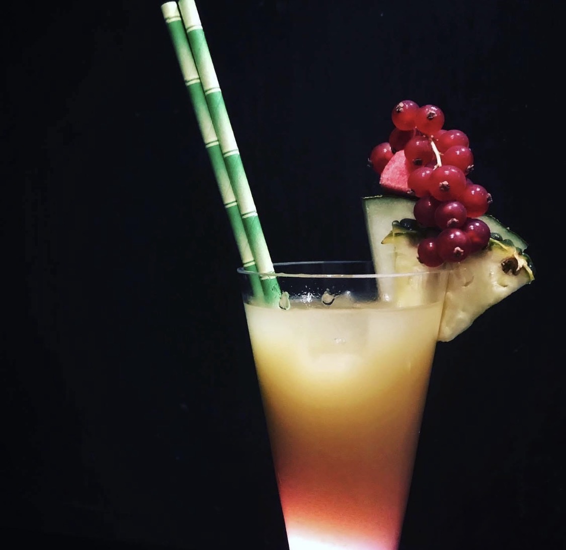 Création fruitée, groseilles et ananas